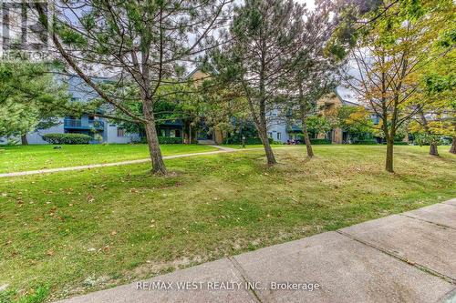 1114 - 95 Trailwood Drive, Mississauga, ON - Outdoor