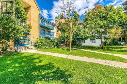 1114 - 95 Trailwood Drive, Mississauga, ON - Outdoor