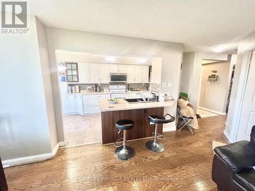 210 - 22 Hanover Road, Brampton, ON - Indoor Photo Showing Kitchen