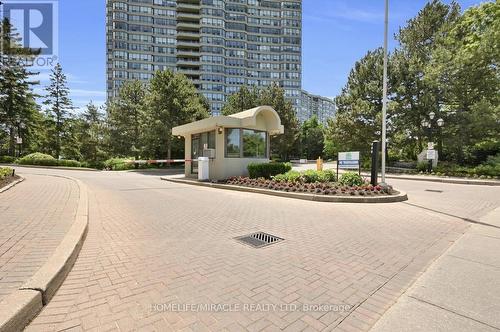 210 - 22 Hanover Road, Brampton, ON - Outdoor