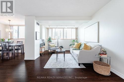 1001 - 3695 Kaneff Crescent, Mississauga, ON - Indoor Photo Showing Living Room