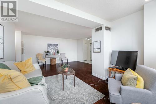 1001 - 3695 Kaneff Crescent, Mississauga (Mississauga Valleys), ON - Indoor Photo Showing Living Room