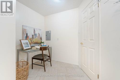 1001 - 3695 Kaneff Crescent, Mississauga (Mississauga Valleys), ON - Indoor Photo Showing Other Room