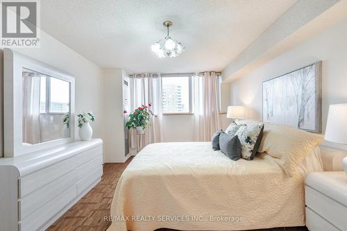 1001 - 3695 Kaneff Crescent, Mississauga, ON - Indoor Photo Showing Bedroom