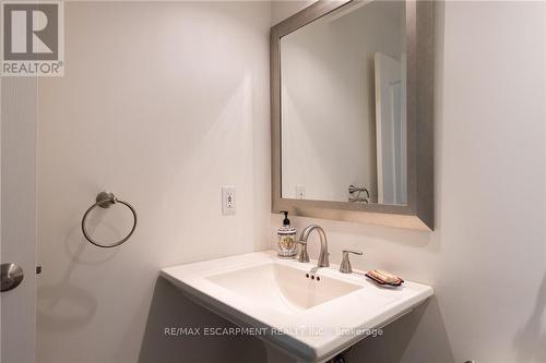 247 Colchester Drive, Oakville (Eastlake), ON - Indoor Photo Showing Bathroom