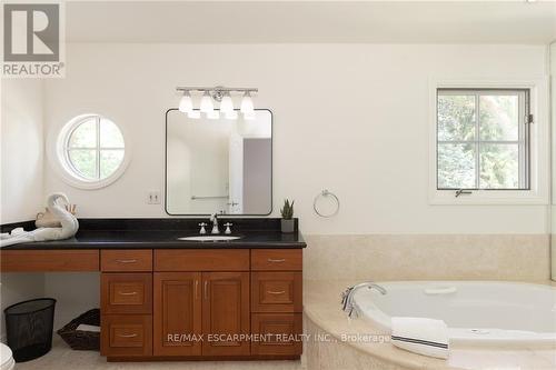 247 Colchester Drive, Oakville (Eastlake), ON - Indoor Photo Showing Bathroom