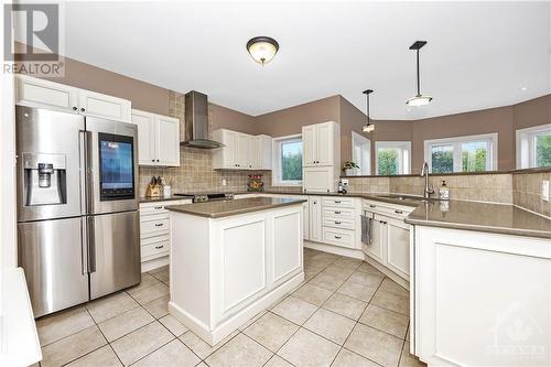 8121 Adam Baker Way, Ottawa, ON - Indoor Photo Showing Kitchen With Upgraded Kitchen