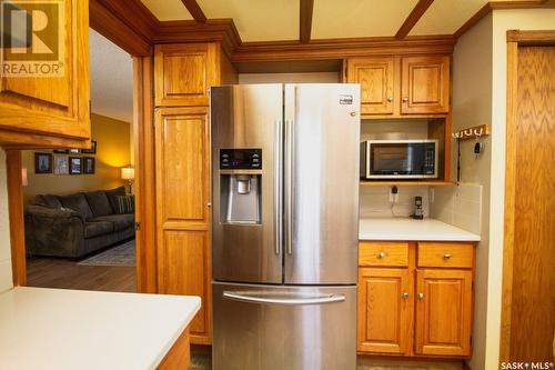 906 Nesslin Crescent, Saskatoon, SK - Indoor Photo Showing Kitchen