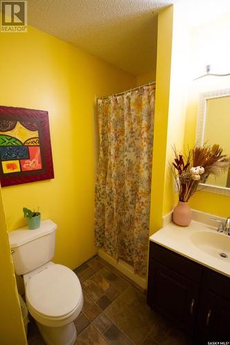 906 Nesslin Crescent, Saskatoon, SK - Indoor Photo Showing Bathroom