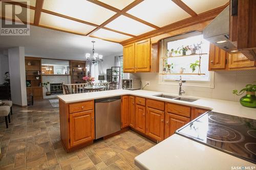 906 Nesslin Crescent, Saskatoon, SK - Indoor Photo Showing Kitchen With Double Sink