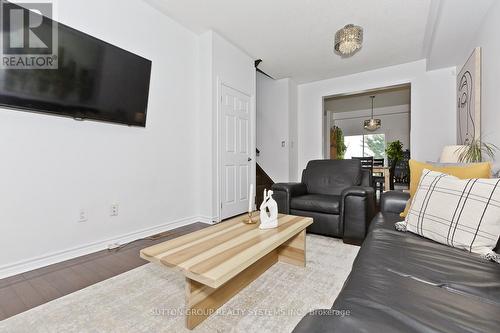 355 Hobbs Crescent, Milton, ON - Indoor Photo Showing Living Room