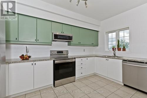 355 Hobbs Crescent, Milton, ON - Indoor Photo Showing Kitchen