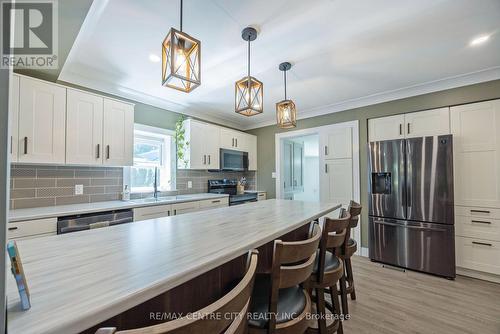 6273 Stone Church Road, Central Elgin, ON - Indoor Photo Showing Kitchen