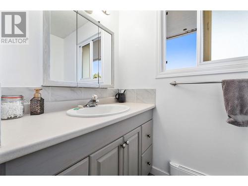 2197 Gallagher Road, Kelowna, BC - Indoor Photo Showing Bathroom