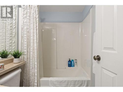 1390 Dilworth Crescent Unit# 110, Kelowna, BC - Indoor Photo Showing Bathroom