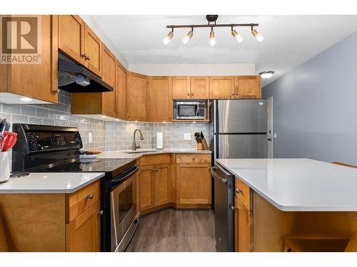 1390 Dilworth Crescent Unit# 110, Kelowna, BC - Indoor Photo Showing Kitchen