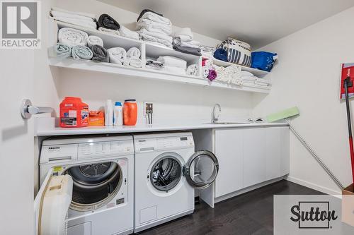 3X01 1011 W Cordova Street, Vancouver, BC - Indoor Photo Showing Laundry Room