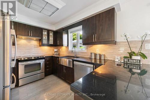 6794 Lisgar Drive, Mississauga, ON - Indoor Photo Showing Kitchen With Upgraded Kitchen