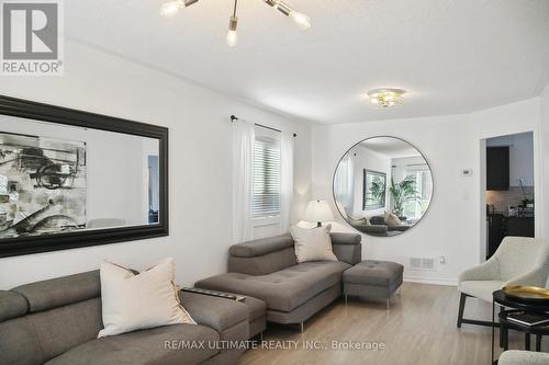 6794 Lisgar Drive, Mississauga, ON - Indoor Photo Showing Living Room