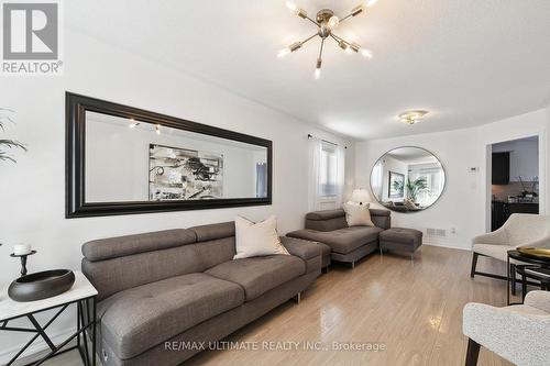 6794 Lisgar Drive, Mississauga, ON - Indoor Photo Showing Living Room