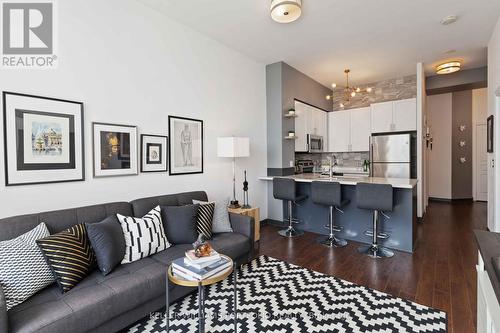 3204 - 220 Burnhamthorpe Road, Mississauga (City Centre), ON - Indoor Photo Showing Kitchen With Stainless Steel Kitchen