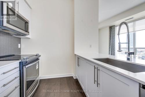 701 - 510 Curran Place, Mississauga, ON - Indoor Photo Showing Kitchen With Upgraded Kitchen