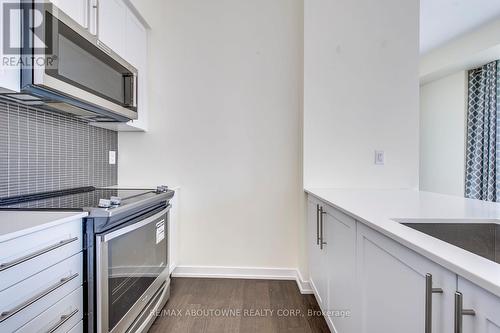 701 - 510 Curran Place, Mississauga, ON - Indoor Photo Showing Kitchen