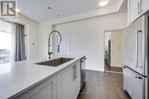 701 - 510 Curran Place, Mississauga, ON - Indoor Photo Showing Kitchen