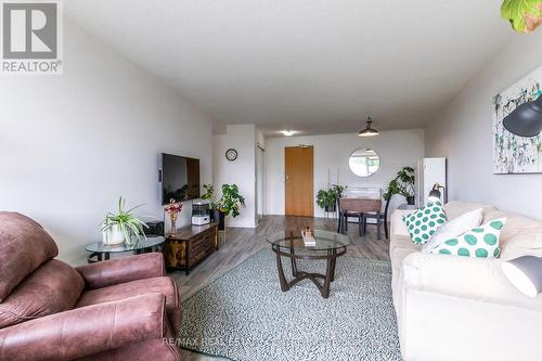 410 - 107 Bagot Street, Guelph (Onward Willow), ON - Indoor Photo Showing Living Room