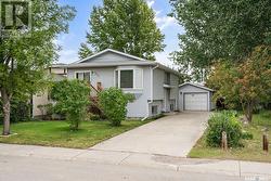 3863 Fairlight DRIVE  Saskatoon, SK S7M 5N1