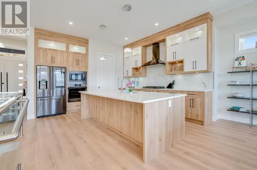 1495 Fairwood Lane, Kelowna, BC - Indoor Photo Showing Kitchen With Upgraded Kitchen