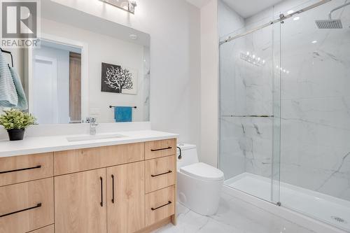 1495 Fairwood Lane, Kelowna, BC - Indoor Photo Showing Bathroom