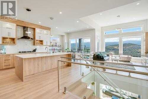 1495 Fairwood Lane, Kelowna, BC - Indoor Photo Showing Kitchen With Upgraded Kitchen