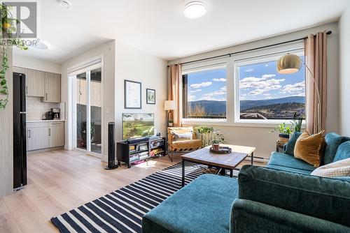 1495 Fairwood Lane, Kelowna, BC - Indoor Photo Showing Living Room