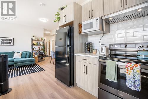 1495 Fairwood Lane, Kelowna, BC - Indoor Photo Showing Kitchen