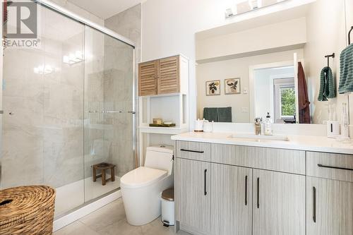 1495 Fairwood Lane, Kelowna, BC - Indoor Photo Showing Bathroom