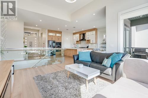 1495 Fairwood Lane, Kelowna, BC - Indoor Photo Showing Living Room