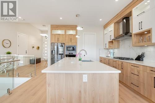 1495 Fairwood Lane, Kelowna, BC - Indoor Photo Showing Kitchen With Upgraded Kitchen