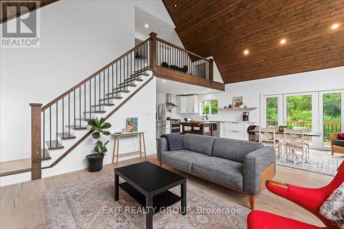 129 Viewmount Avenue, Trent Hills (Campbellford), ON - Indoor Photo Showing Living Room