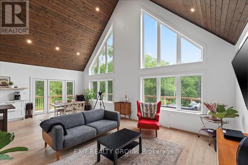 129 Viewmount Avenue, Trent Hills (Campbellford), ON - Indoor Photo Showing Living Room