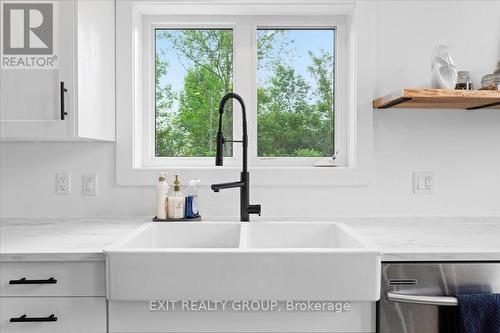 129 Viewmount Avenue, Trent Hills (Campbellford), ON - Indoor Photo Showing Kitchen With Double Sink