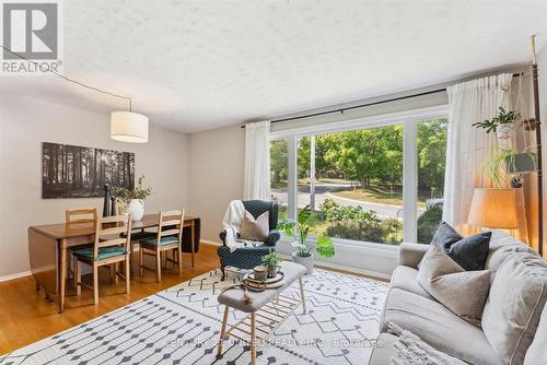 377 Applegrove Avenue, Peterborough (Northcrest), ON - Indoor Photo Showing Living Room