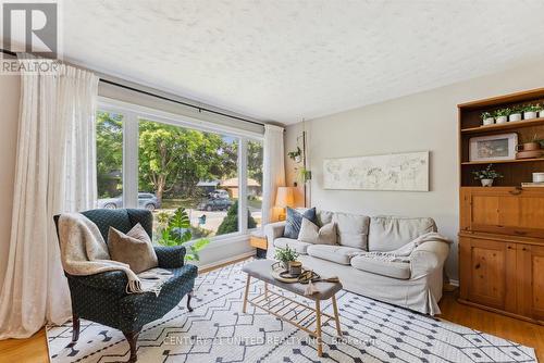 377 Applegrove Avenue, Peterborough (Northcrest), ON - Indoor Photo Showing Living Room