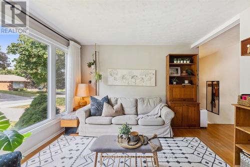 377 Applegrove Avenue, Peterborough (Northcrest), ON - Indoor Photo Showing Living Room