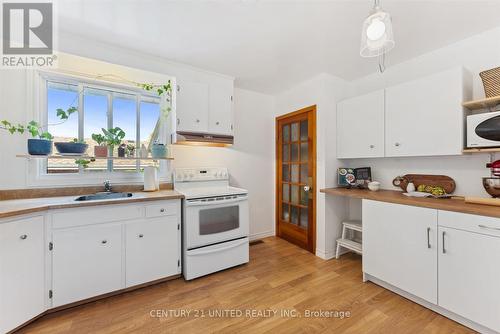 377 Applegrove Avenue, Peterborough (Northcrest), ON - Indoor Photo Showing Kitchen