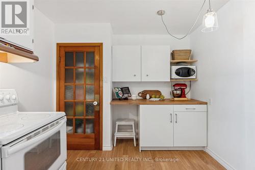 377 Applegrove Avenue, Peterborough (Northcrest), ON - Indoor Photo Showing Kitchen