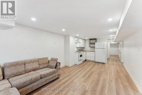 377 Applegrove Avenue, Peterborough (Northcrest), ON - Indoor Photo Showing Living Room