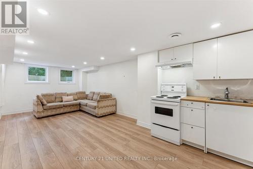 377 Applegrove Avenue, Peterborough (Northcrest), ON - Indoor Photo Showing Kitchen