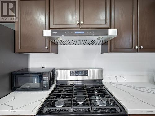 33 Echoridge Drive, Brampton (Fletcher'S Meadow), ON - Indoor Photo Showing Kitchen