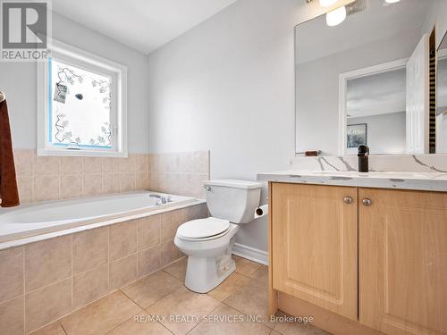 33 Echoridge Drive, Brampton (Fletcher'S Meadow), ON - Indoor Photo Showing Bathroom